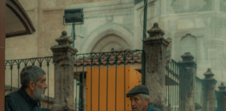 سعر الدولار في السوق السوداء اليوم: لماذا يتغير باستمرار؟