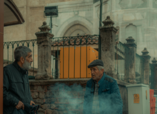 سعر الدولار اليوم في السوق السوداء: لماذا يتغير بشكل مفاجئ؟