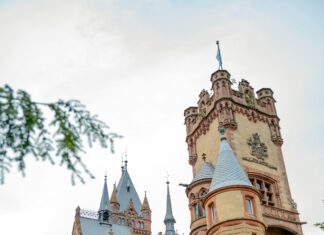 ريال مدريد: لماذا يظل الفريق الملكي أسطورة كرة القدم العالمية؟