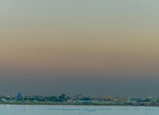 موعد أذان المغرب: تعرف على أفضل الأوقات وأهمية الصلاة اليومية