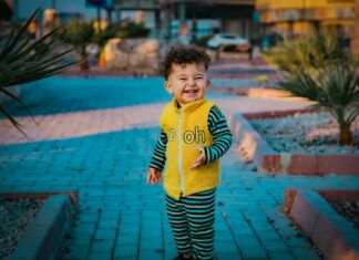 تنزيل واتس اب بسهولة: أفضل الطرق السريعة والآمنة للموبايل