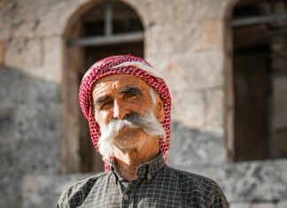 سعر الدولار سوق سوداء: كيف تؤثر التقلبات على اقتصادك؟