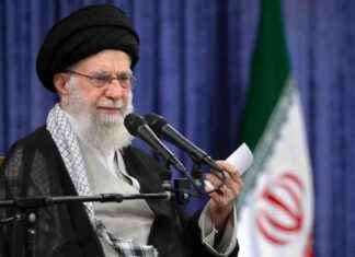 المرشد الأعلى في إيران يقول إن محادثات الولايات المتحدة وإيران غير محتملة للنجاح