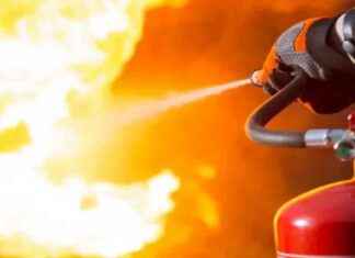 حوادث اختناق في حريق بالقاهرة والنيران تحاصر سكان عقار بأكتوبر