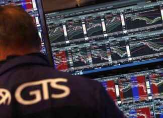 تهديد ترامب لأوروبا وآبل يؤدي إلى هبوط الأسهم والعملات