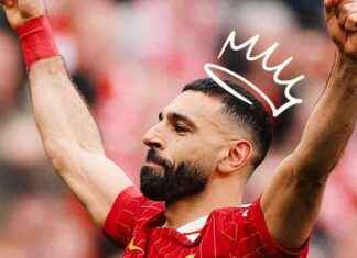 صور – محمد صلاح يتوج بلقب لاعب الدوري الإنجليزي الممتاز للموسم للمرة الثالثة – مصر إندبندنت