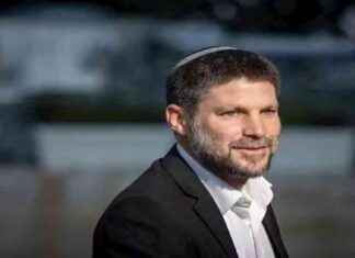 مراقبة شاحنات المساعدات بواسطة طائرات مسيرة