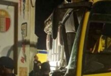 حادث تصادم يؤدي إلى وفاة 4 وإصابة 12 على طريق سيوة – أخبار اليوم 4-12