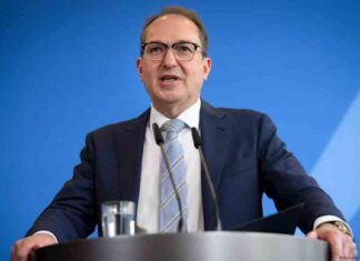 ترحيل مواطنين أفغان من ألمانيا: السياسة والتأثير الاجتماعي