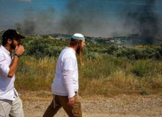 مقتل وسرقة قطيع الأغنام خلال هجوم المستوطنين على قرية في الضفة