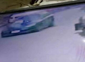 ضبط سائق يقود براكب على الكبوت في المنوفية