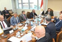 تقييم تقدم مشروعات حياة كريمة في اجتماع لوزير الإسكان