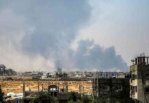 دبابات إسرائيلية تتقدم نحو مدينة دير البلح بغزة لأول مرة منذ بدء الحرب