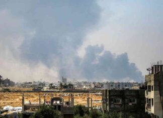 دبابات إسرائيلية تتقدم نحو مدينة دير البلح بغزة لأول مرة منذ بدء الحرب