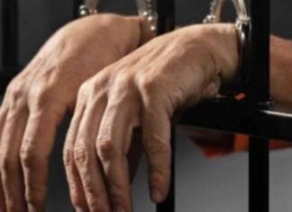 تحقيق مع 4 عاطلين بتهمة الإتجار في المواد المخدرة 4