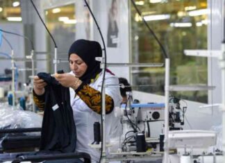 تدهور الوضع الاقتصادي في تونس: انزلاق الموظفين إلى الفقر