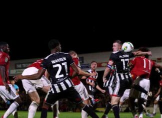 فشل مانشستر يونايتد في الرابطة: خسارة تاريخية أمام فريق مغمور