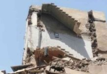 إصابة شخص بجانب منزل انهار جزئيا في الجمالية: صور