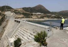 ألواح شمسية عائمة في سد طنجة: حل لتقليل تبخر المياه