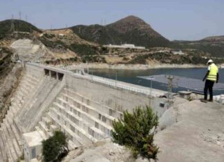 ألواح شمسية عائمة في سد طنجة: حل لتقليل تبخر المياه