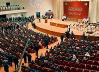 عراك بالأيدي وضرب بالأحذية في البرلمان العراقي: تسبب في ضجة كبيرة