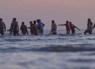 اعتقال مهاجرين غير شرعيين في بريطانيا: خطوة لإعادتهم إلى فرنسا