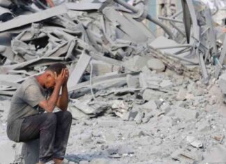 آباء وحيدون يعانون من الحياة والحرب في غزة