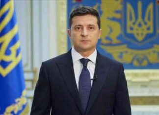 زيلينسكي يعرب عن استعداده لمناقشة قضية الأراضي في اجتماع ثلاثي