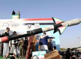 تقرير إسرائيلي: الحوثيين يطلقون صاروخًا متشظيًا لأول مرة