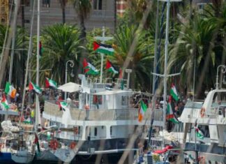 سفن تغادر ميناء جنوة للانضمام إلى أسطول الصمود الذي يتجه إلى غزة