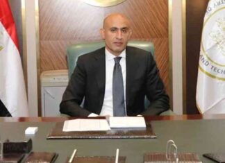 تحسين مناهج اللغة العربية والإنجليزية في المرحلة الثانوية.