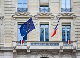 تأثير السياسة على الاقتصاد الفرنسي وزخم النمو