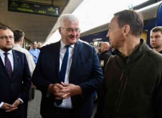 زيارة وزير الخارجية البولندي لكييف وفرنسا تستدعي سفيري روسيا