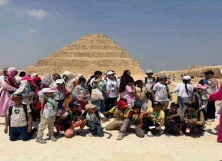 جولة ثقافية لمجموعة من الأطفال في منطقة آثار سقارة ومتحف إيمحتب