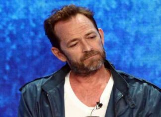 لوك بيري يتعافى من يد مرتعشة في صورة واحدة