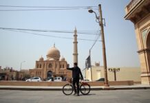 الحياة في القاهرة: بين التحديات والفرص Life in Cairo: Between Challenges and Opportunities