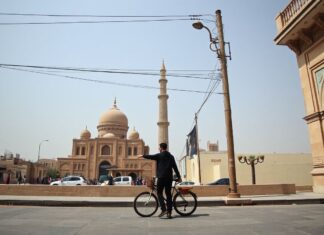 الحياة في القاهرة: بين التحديات والفرص Life in Cairo: Between Challenges and Opportunities